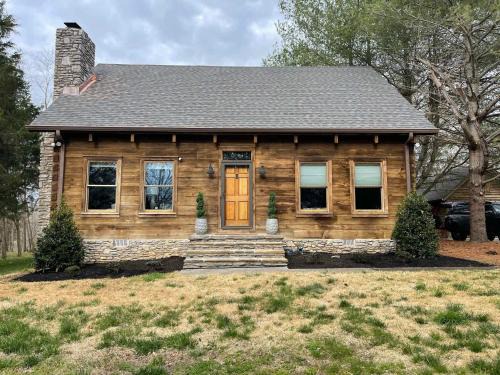 Castalian Springs House | Spacious & Luxurious Lakefront Cabin - Sleeps 8
