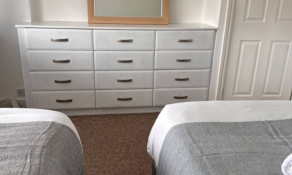 Walsall House | Spacious Luxurious Serviced Accommodation 1