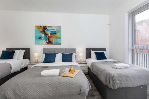 Hillsborough House | Spacious Luxurious Serviced Accommodation 4