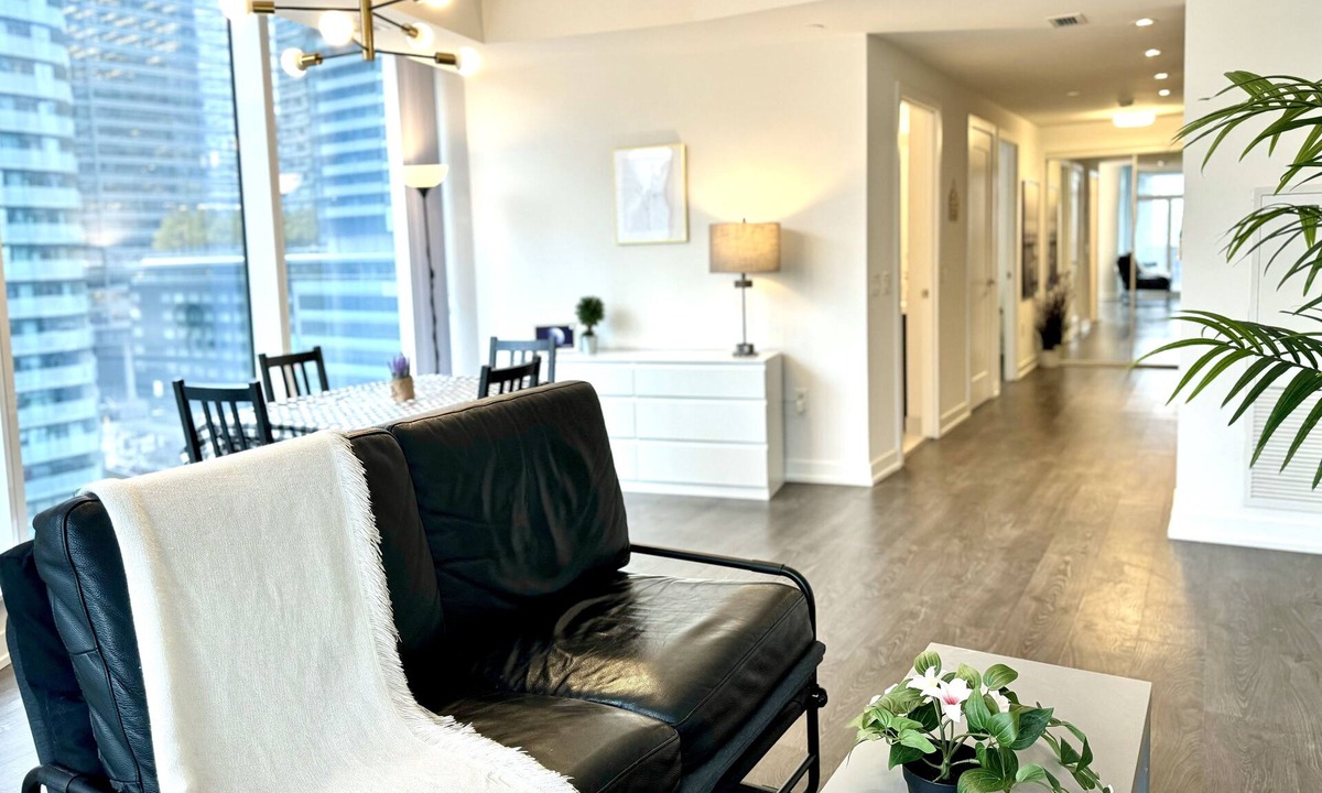 Central Waterfront Condo | Spacious Luxury 1 bedroom Condo in Harbourfront Downtown Toronto