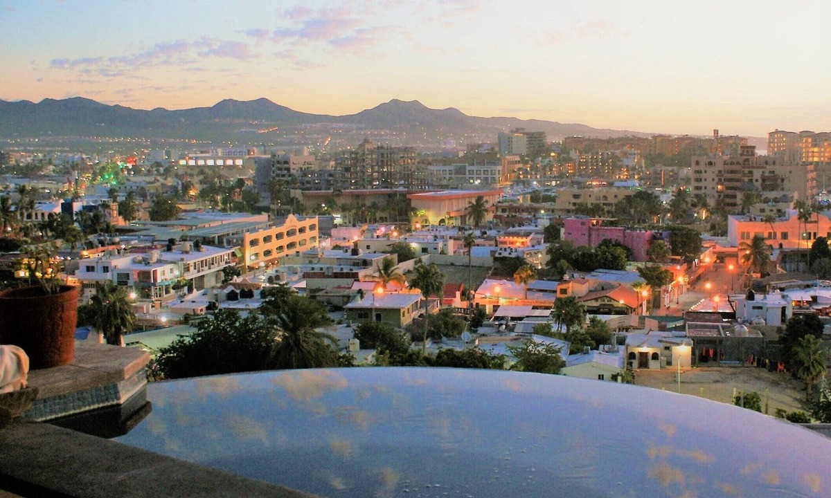 Centro Condo | SPACIOUS LUXURY CONDO - WALK EVERYWHERE - PRIVATE SECURITY - CONCIERGE SERVICE