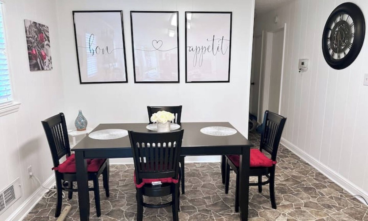 Martinsville House | Spacious Luxury Pet Friendly Home - Entire House