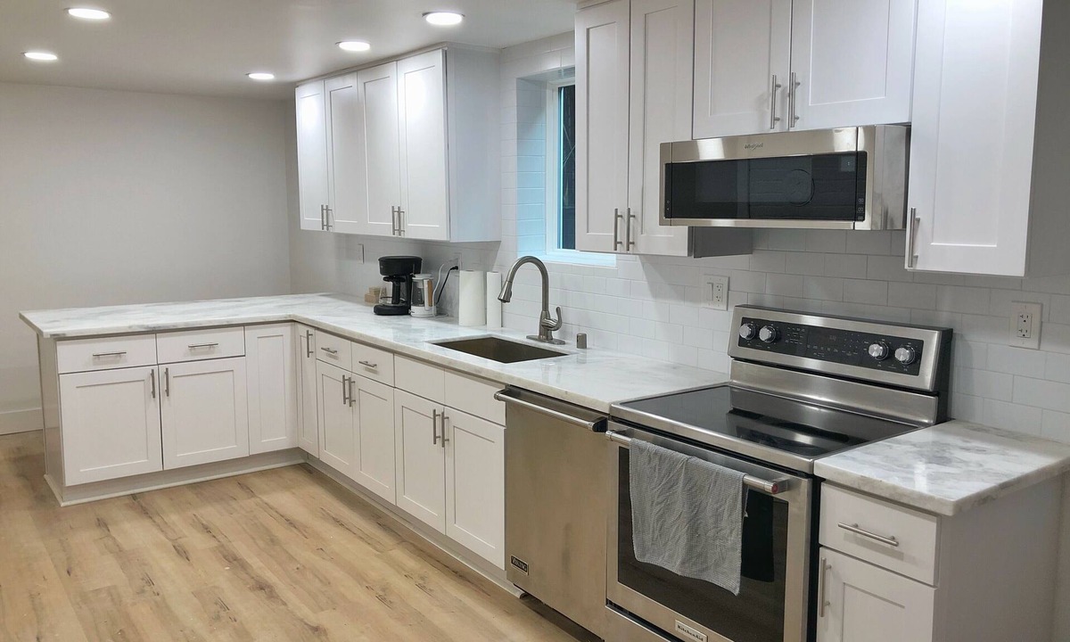 Victory Heights House | Spacious Maple Leaf Guest Suite