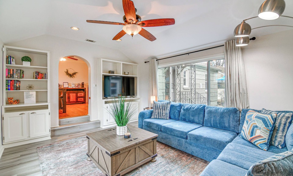 East Memphis House | Spacious Memphis Retreat: 5 Mi to Downtown Beats!