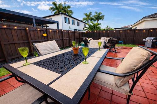 Tamiami House | Spacious Miami Home for Groups w Patio,BBQ,Fire Pit