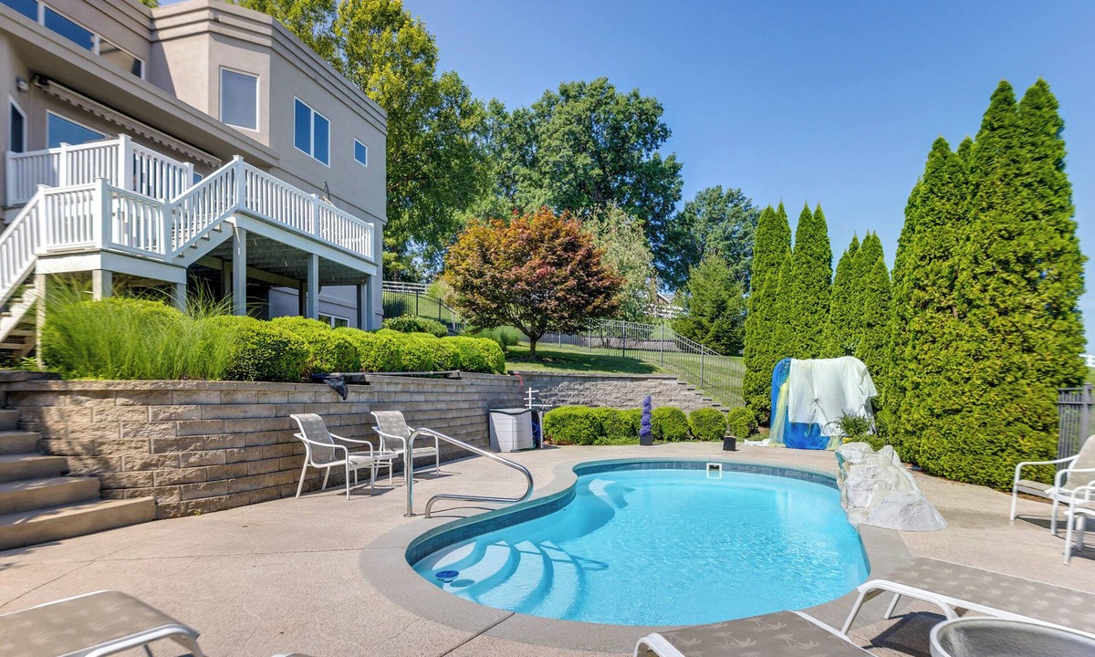 Glencoe House | Spacious Missouri Retreat w/Pool, Gym & Game Room