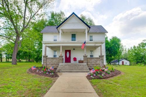 Greenfield House | Spacious Missouri Vacation Rental w/Fire Pit!