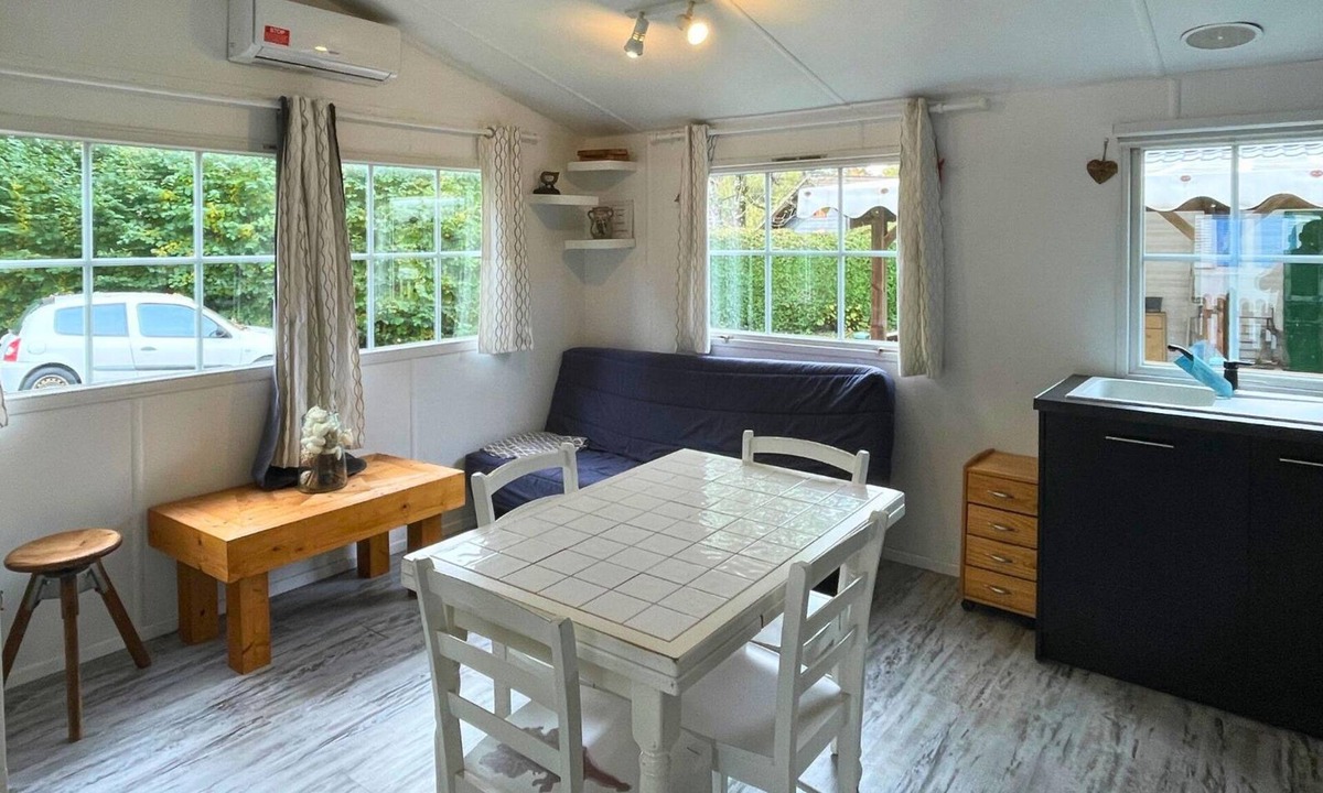 Verchaix Apartment | Spacious mobile home + terrace !, Spacious mobile home + terrace !