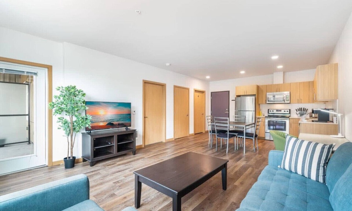 Downtown Apartment | Spacious Modern 1BR 1BA | Downtown Redmond - 2