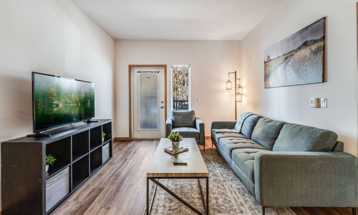 Downtown Apartment | Spacious Modern 1BR 1BA | Downtown Redmond - 2