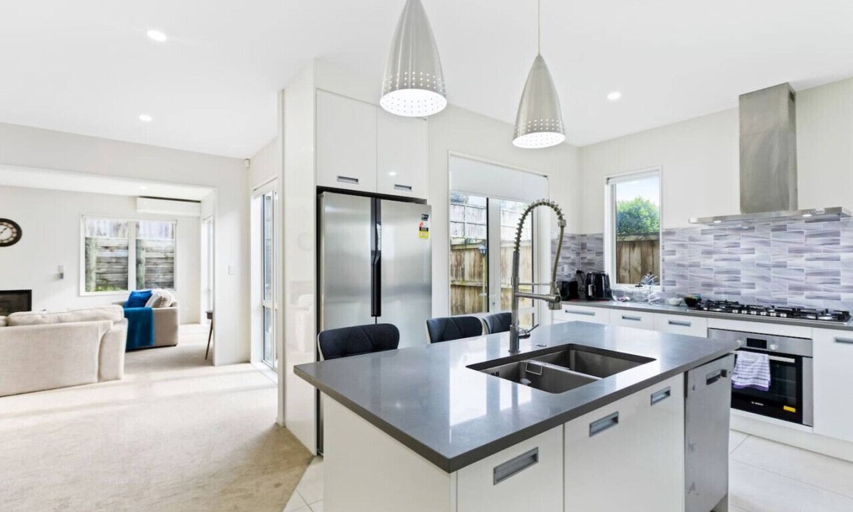 Papakura House | Spacious Modern 3BR Home | WiFi Netflix & Office