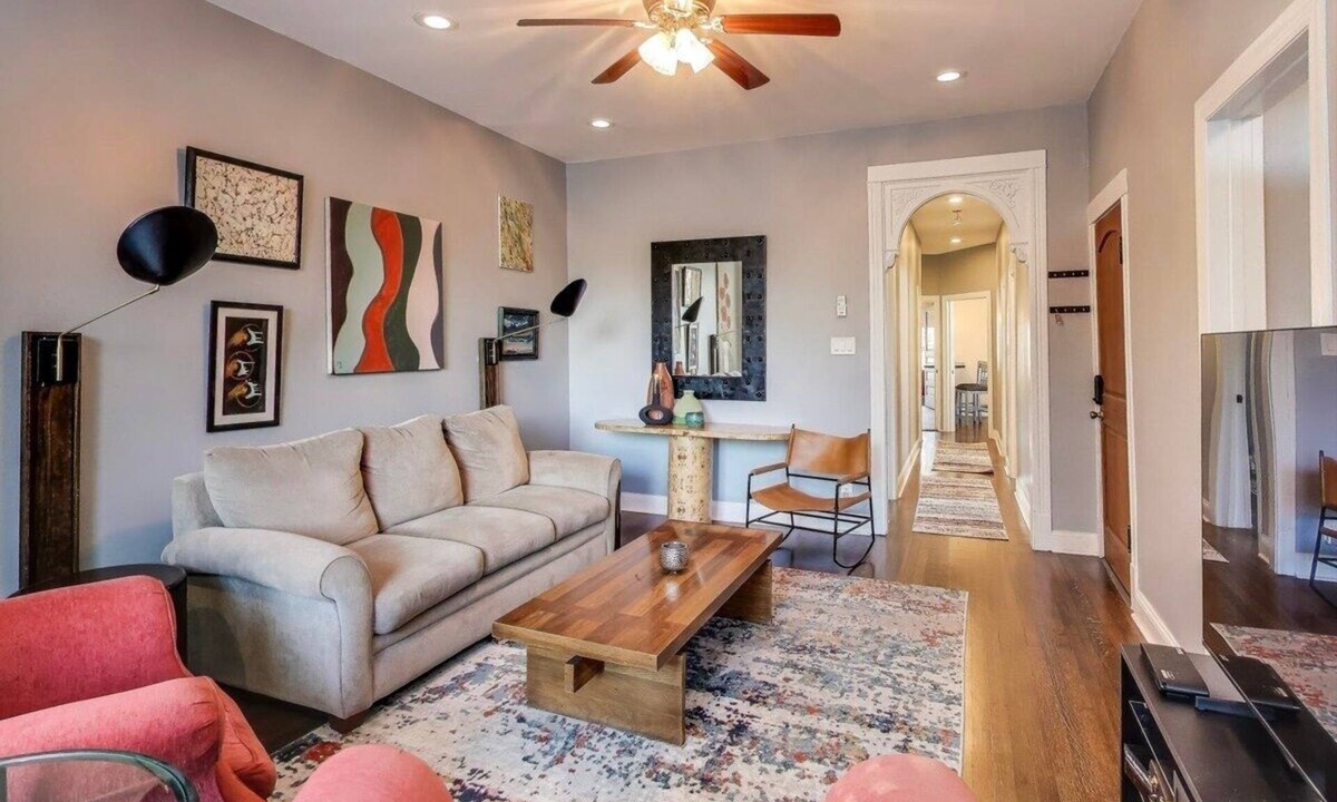 Edgewater Apartment | Spacious Modern 3BR Top‑Floor + Parking