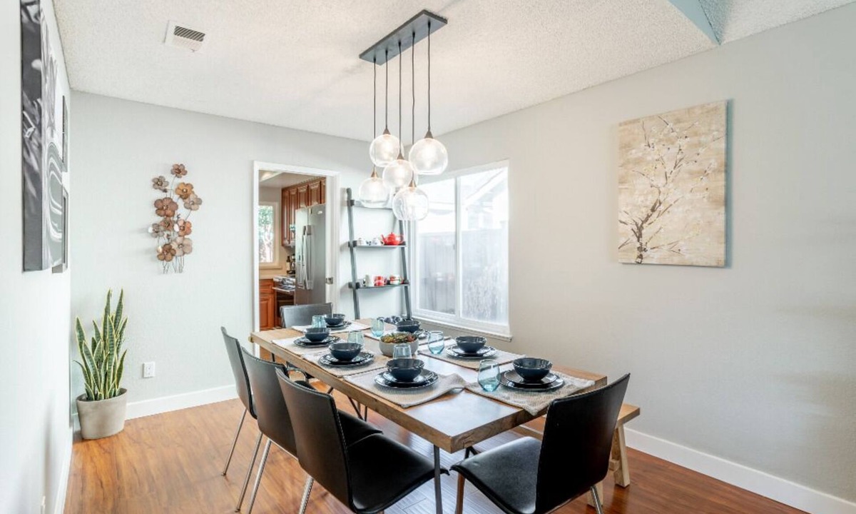Ardenwood House | Spacious modern 4B2B house-W/D-Parking-foosball
