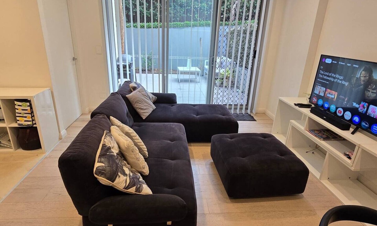 Epping Apartment | Spacious Modern Apartment with Private Garden