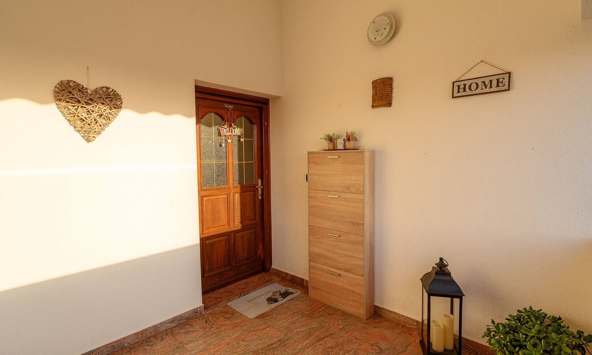 Murine Apartment | Spacious, modern apartment with two bedrooms - Danijela