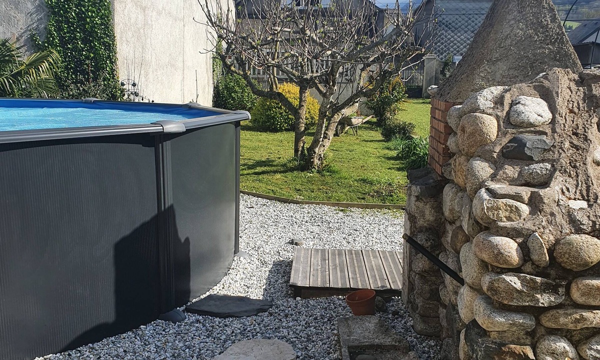 Pouzac House | Spacious Modern Apartment with access to pool