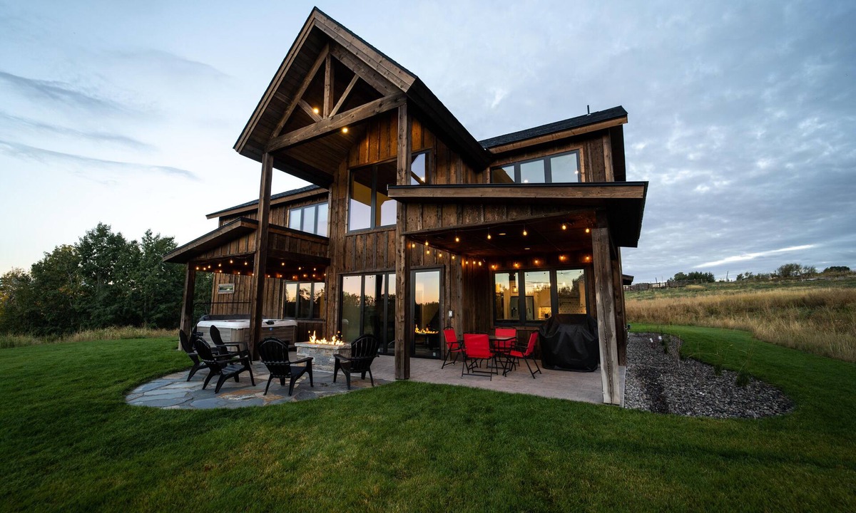 Ashton Cabin | Spacious Modern Cabin w/4 Master Suites & Jacuzzi