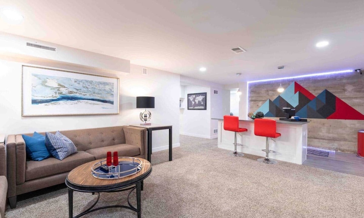 Southeast House | Spacious, Modern & Central 2 Bed/2 Bath by DU
