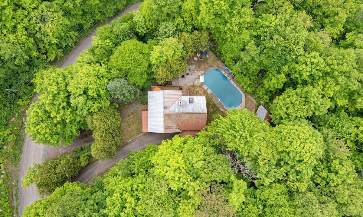 Argenteuil Regional County Municipality Ski Chalet | Spacious modern chalet with private heated in-ground pool