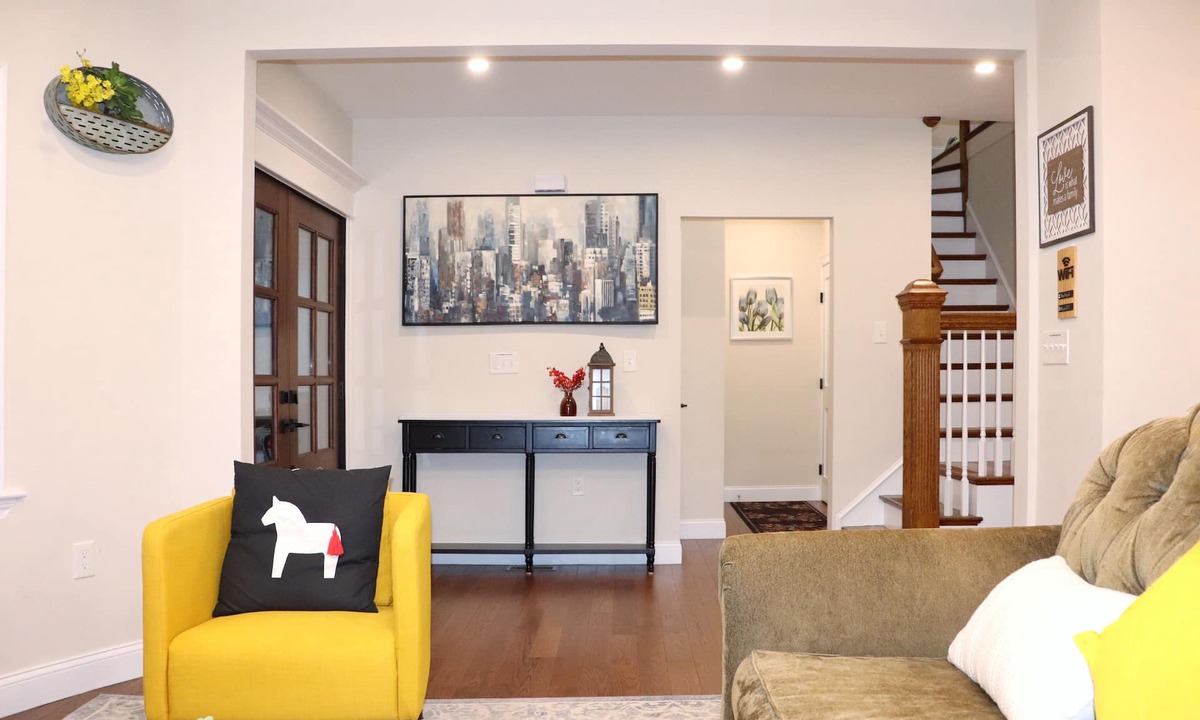 Quincy House | Spacious, Modern, Comfy close to Boston and Beach