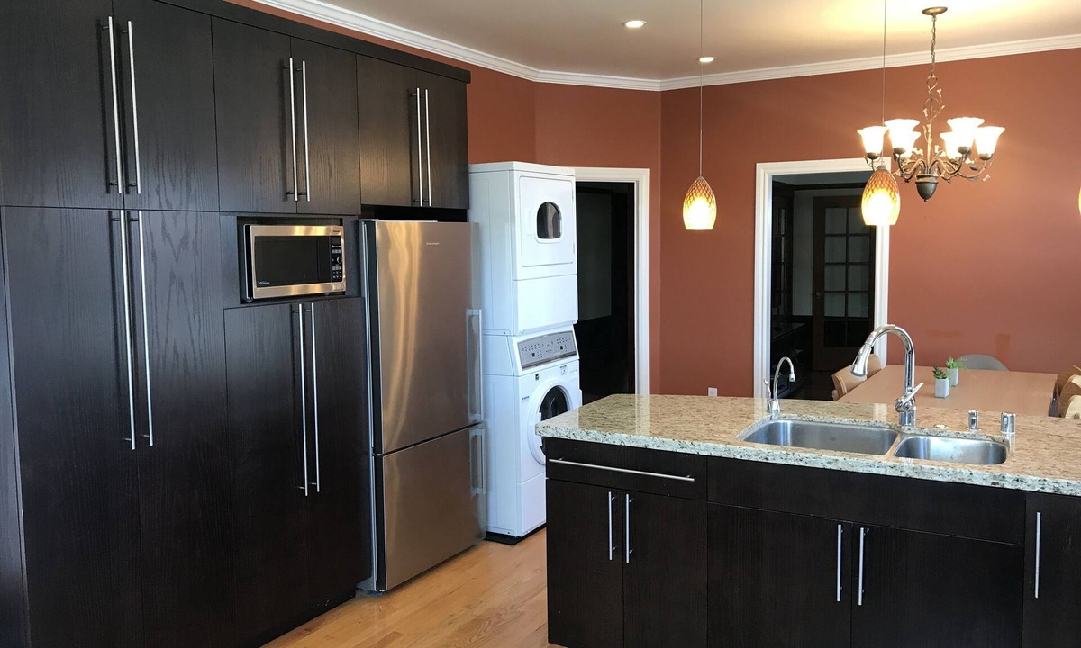 San Francisco Apartment | Spacious, Modern Edwardian Flat Close to freeway access & BART