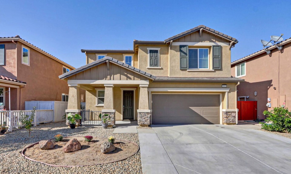 Elk Grove House | Spacious modern family home - Self check-in