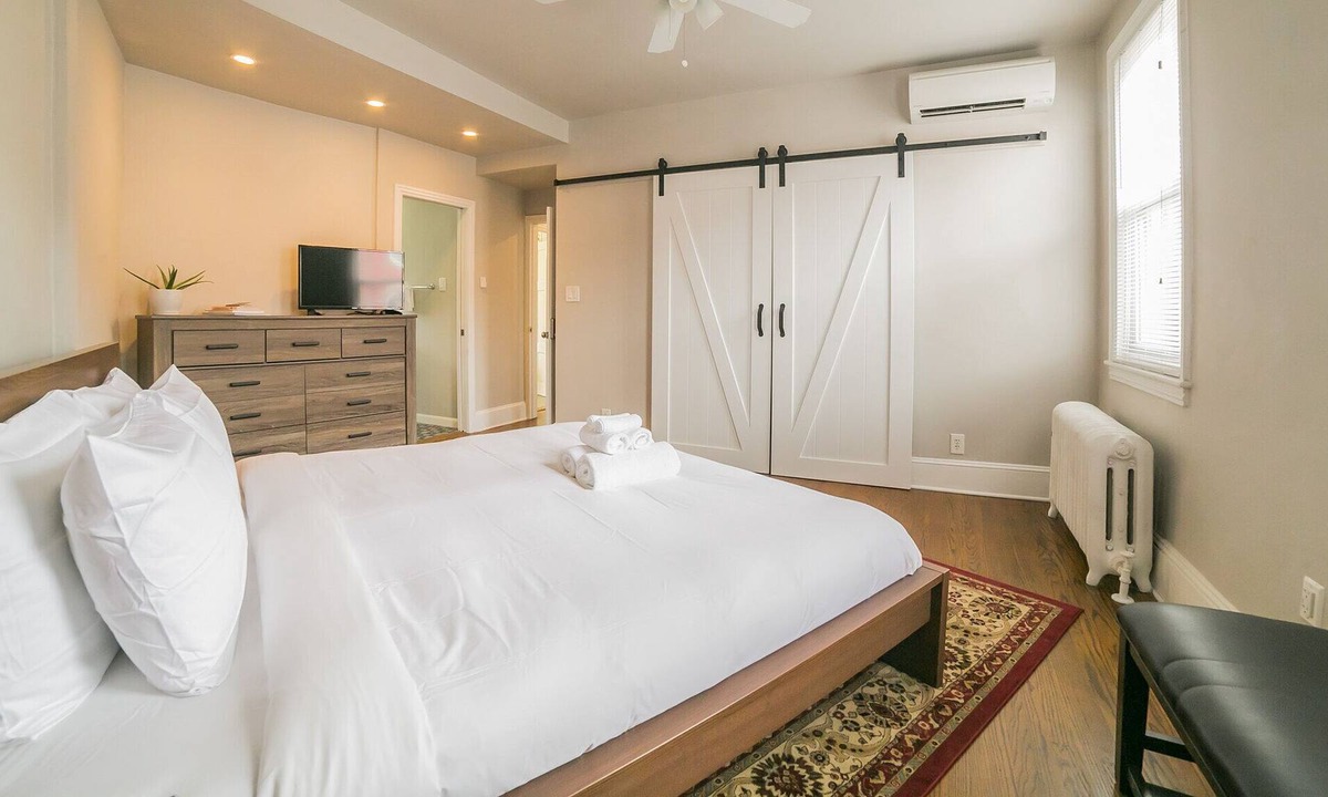 Fishtown House | Spacious & Modern Fishtown Home - Sleeps 10!