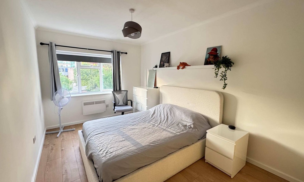 Ealing Apartment | Spacious & Modern 1-Bed Flat near Ealing