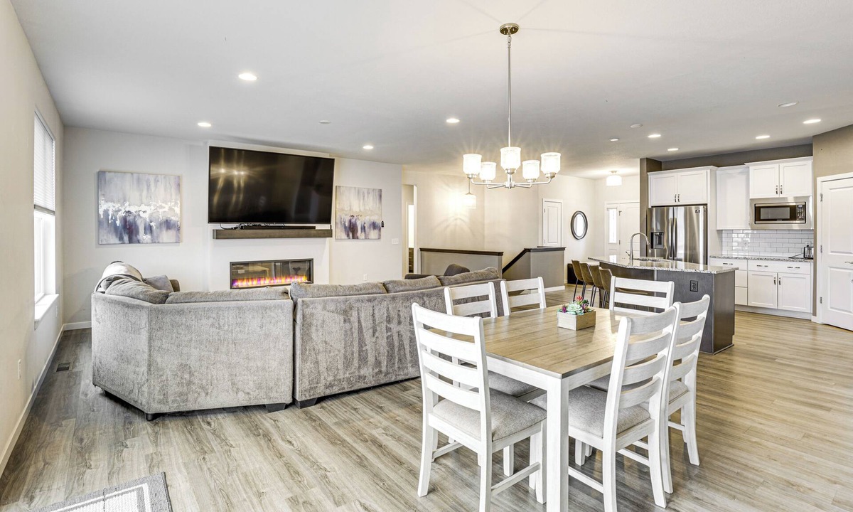 Hanover House | Spacious & Modern Home w/Deck in Oregon!