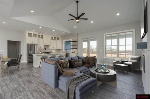North Mankato House | Spacious Modern Retreat Sleeps 8
