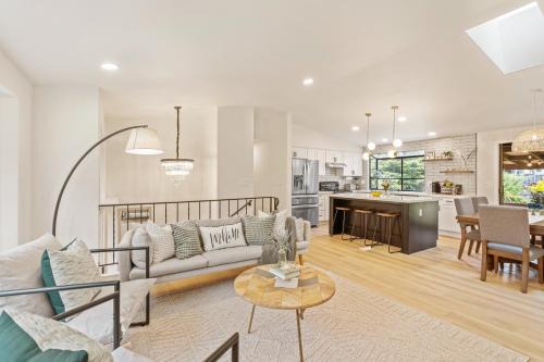 Picnic Point-North Lynnwood House | Spacious Modern Retreat w Game Room and Yard