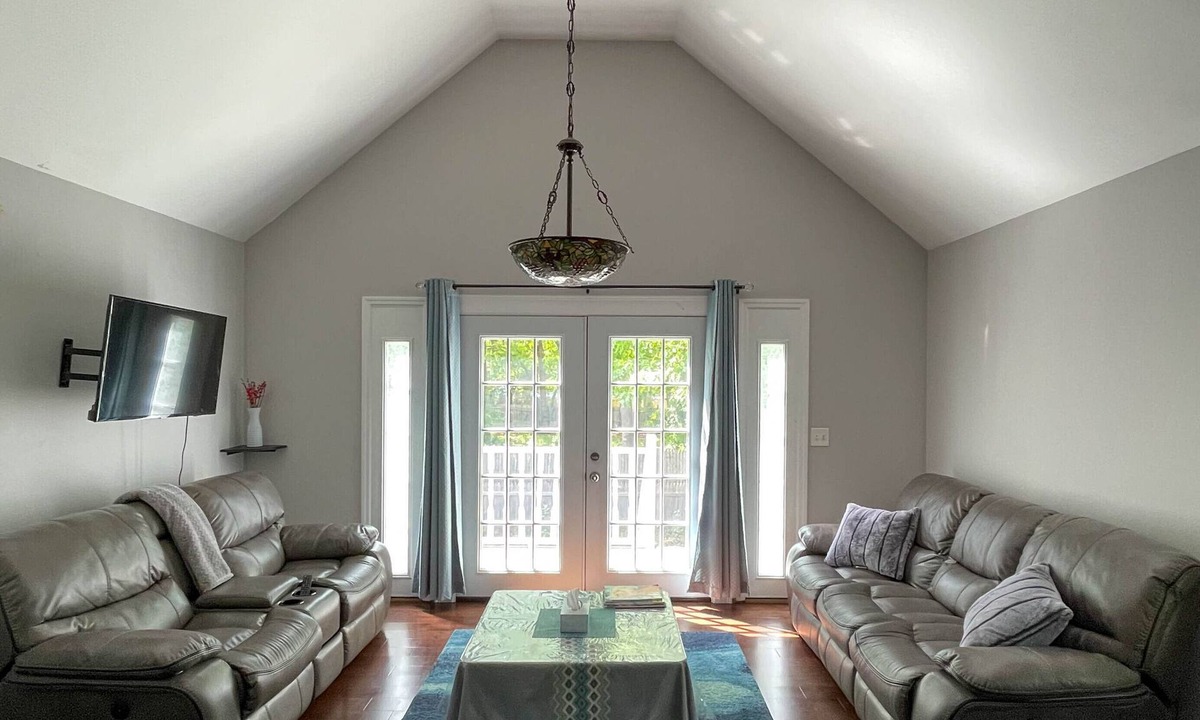 Centereach Apartment | Spacious Modern Style Complex