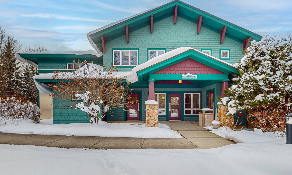 Jeffersonville Condo | Spacious Mountain Retreat at Smugglers’ Notch Resort w/Great Views, Pool Access