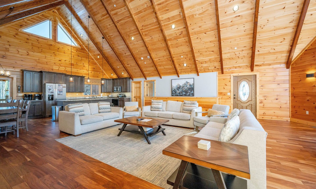 McHenry House | Spacious Mountain Lodge w/Hot Tub & Fire Pit