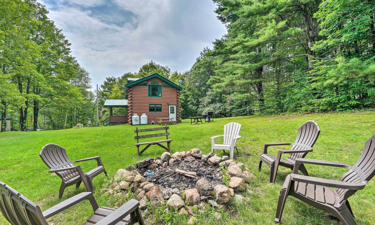 Athol Cabin | Spacious Mtn Cabin on 7 Private Acres in Athol!