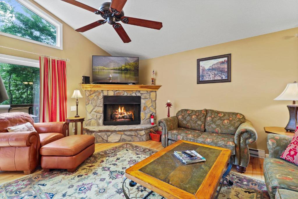 Beech Mountain House | Spacious Mtn Home Close to Slopes Escape Heat