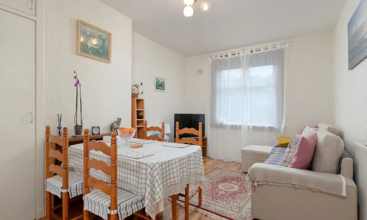 Ellemford House | Spacious Murrayfield Flat - Pass the Keys