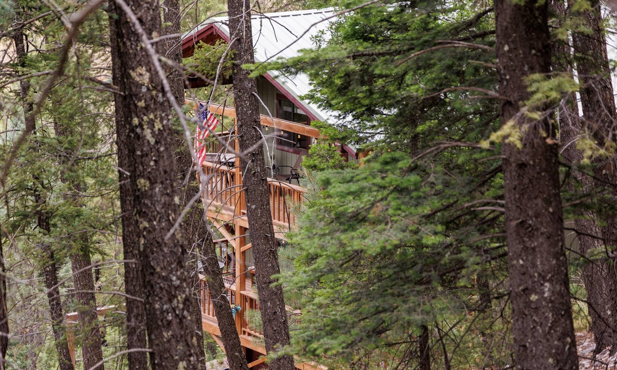 Cloudcroft Ski Chalet | Spacious, Mystic Woodlands Lodge