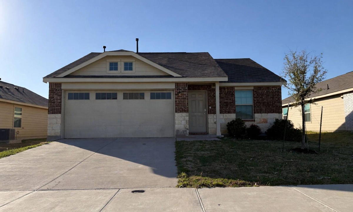 Haslet House | Spacious New Build : 4BR + Garage & Big Backyard