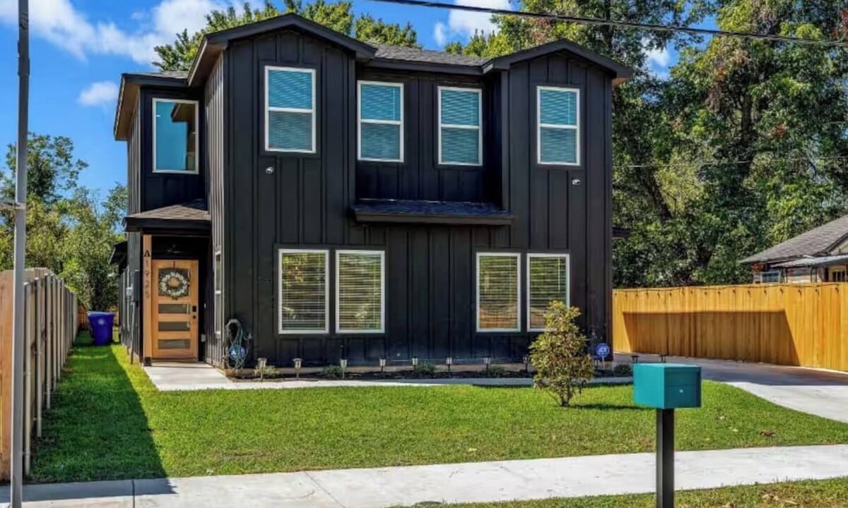 University House | Spacious New Waco Retreat Near Baylor & Magnolia Silos