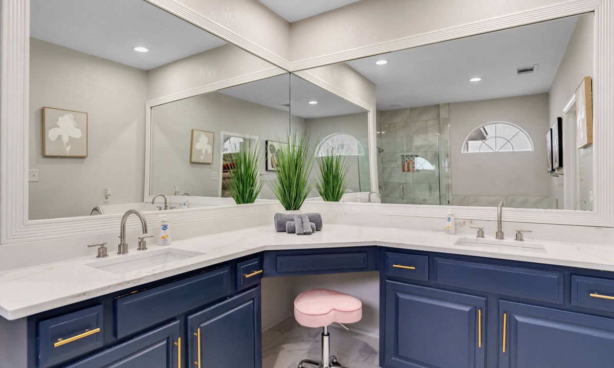 Rowlett House | Spacious Newly remodeled 5BA 3BA central location