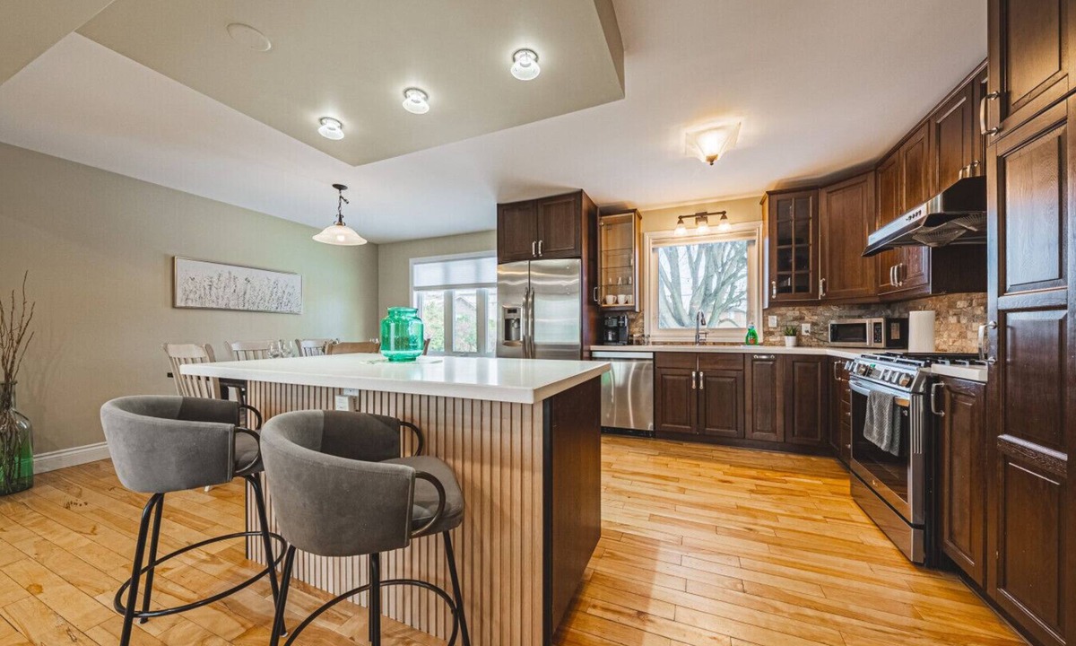 Aldershot House | Spacious, Newly Renovated, Centrally Located | TMH