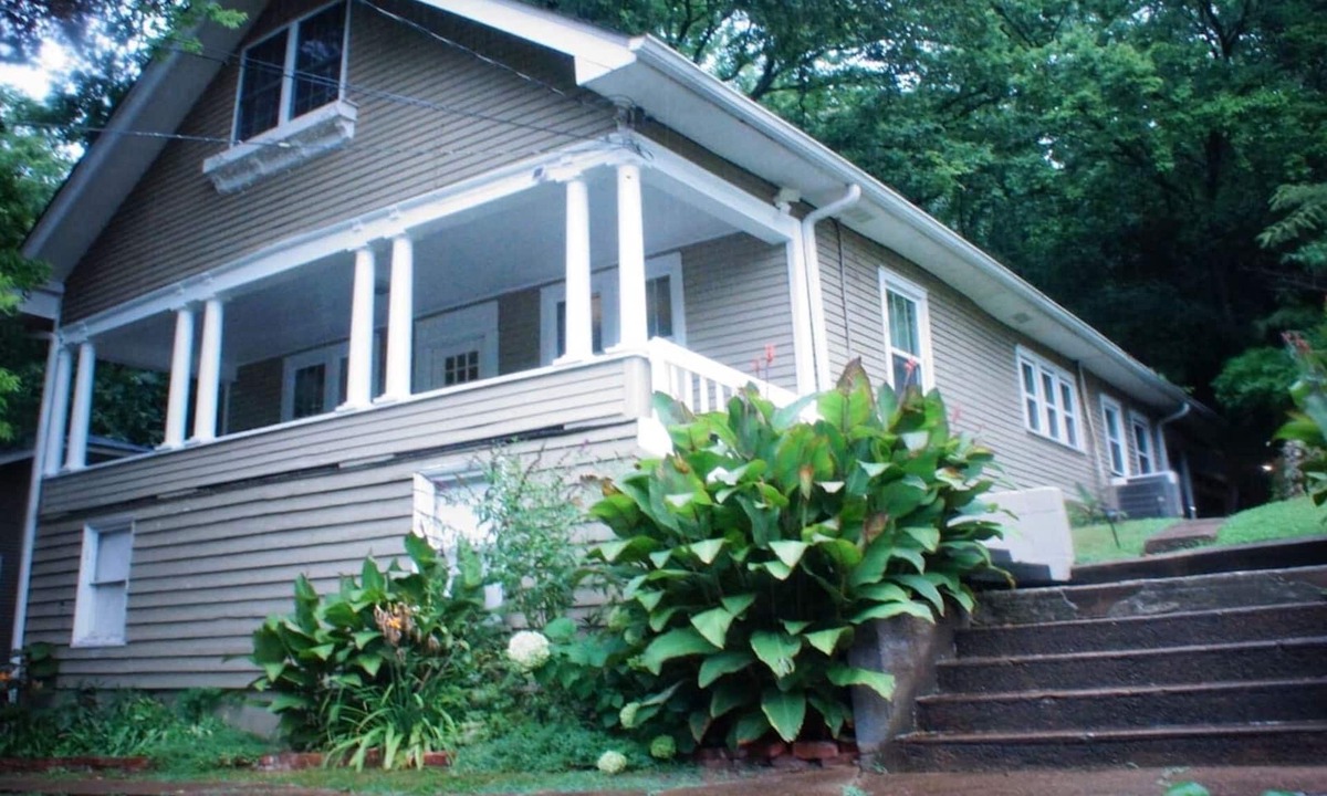 North Chattanooga House | Spacious North Shore Bungalow @ Coolidge Park