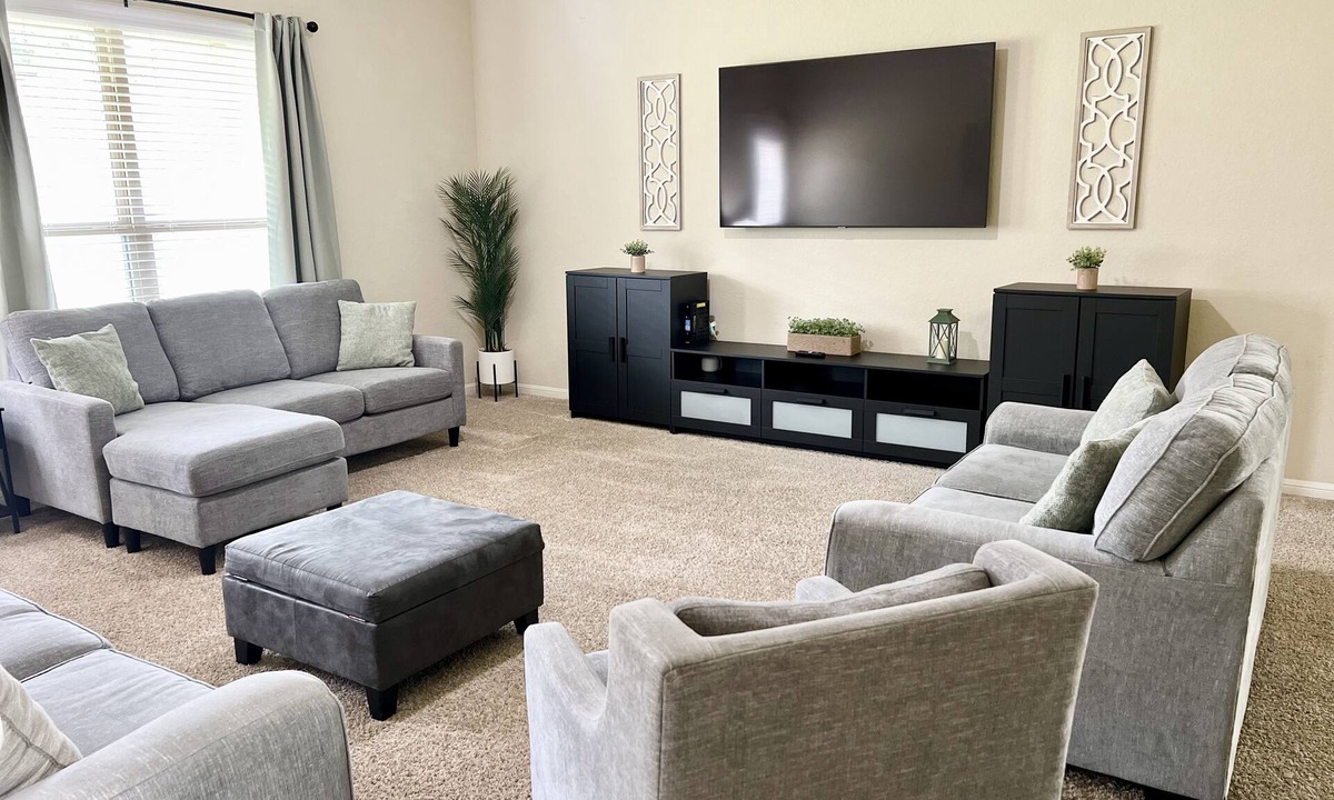 West San Antonio House | Spacious Oasis 5BR/4BA Lackland AFB BMT Riverwalk!