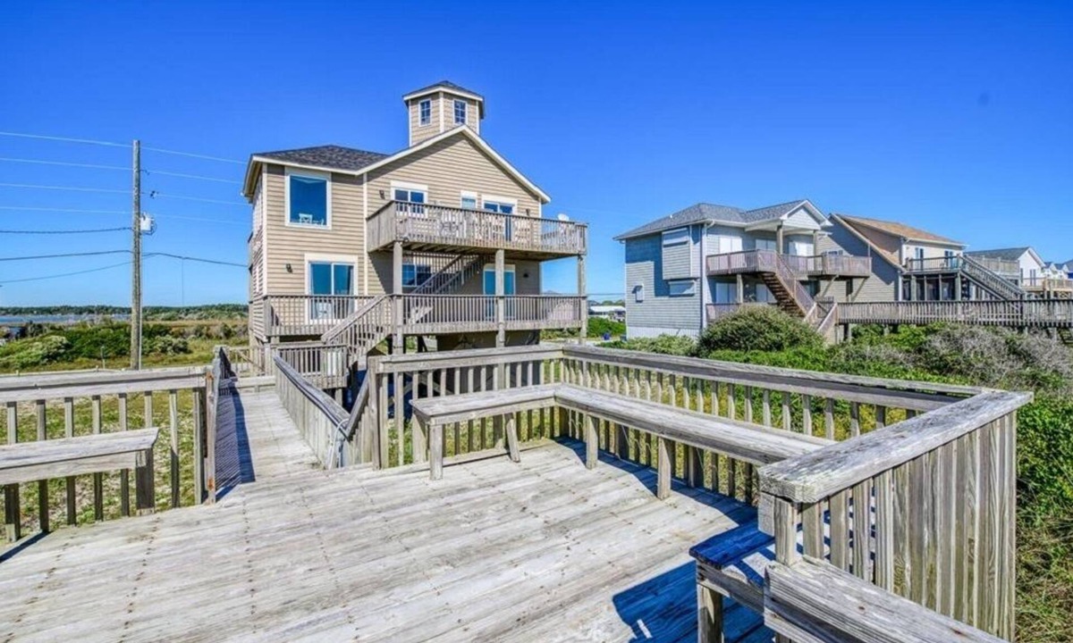Ocean Ridge House | Spacious Oceanfront Retreat – A Coastal Gem for Families & Friends