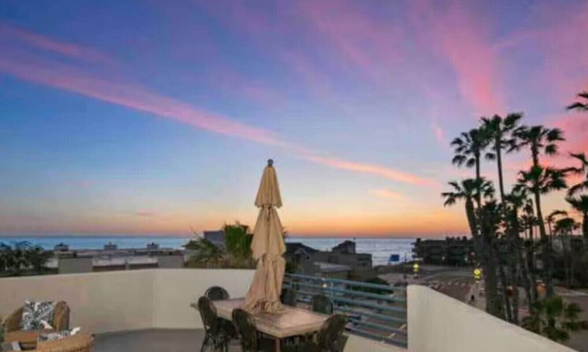 South Oceanside House | Spacious Ocean View House w/Beach View Roof Deck