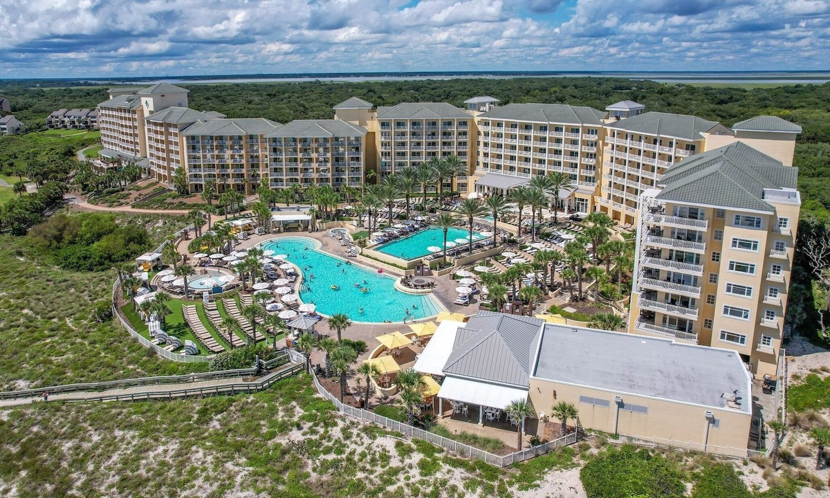 Fernandina Beach Condo | Spacious Oceanfront Penthouse Villa by RedAwning