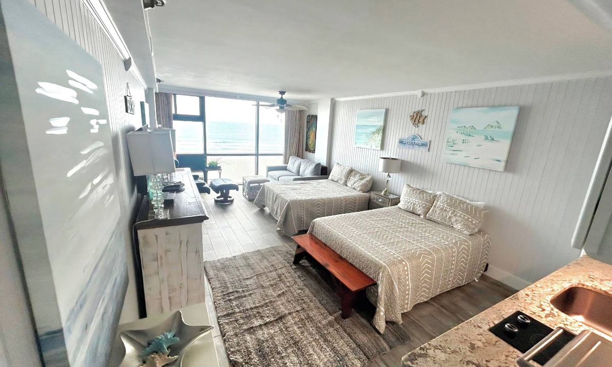 Schulte Park Condo | Spacious Oceanfront Studio w/2 queen beds & sleeper, kitchenette, pool, tiki bar