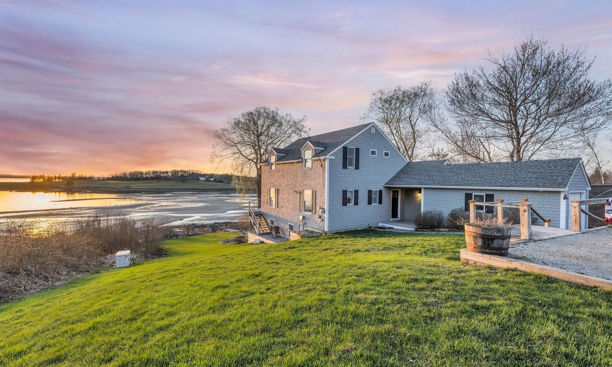 Castine House | Spacious Oceanfront Home Stunning Sunset Views