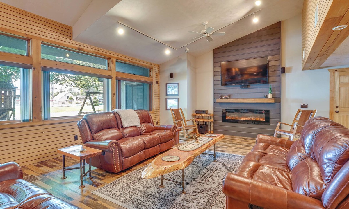 Town of Webb House | Spacious Old Forge Condo w/Patio & Fire Pit!